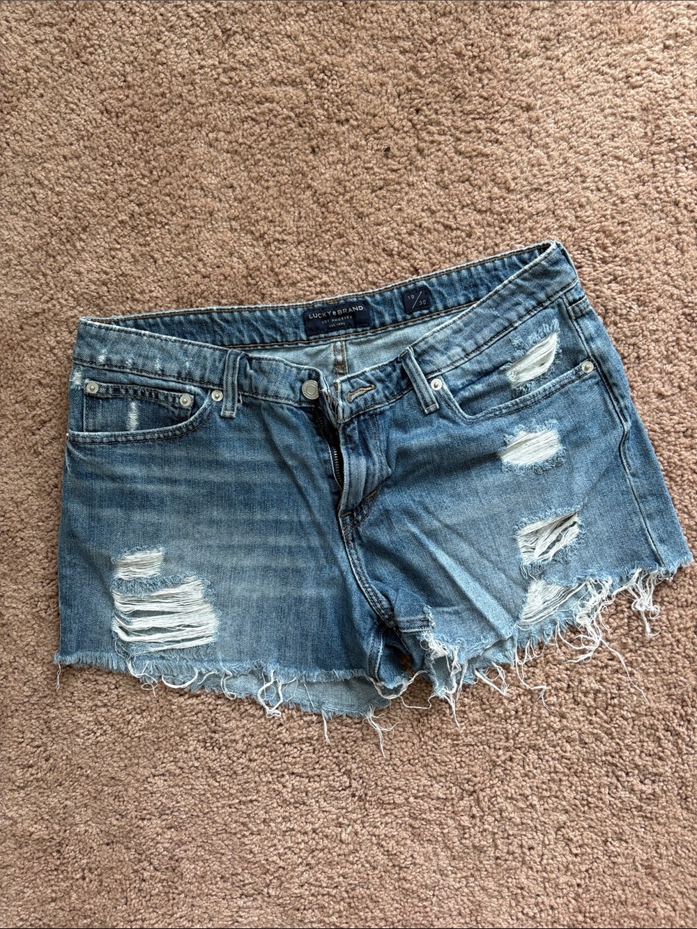 Lucky Brand Frayed Distressed Denim Shorts in Blue Wash